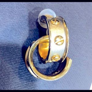 Silver/gold plated hoop earrings w/screw accent